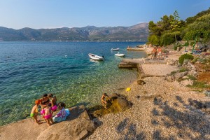 Oblázková pláž Tri žala, Korčula